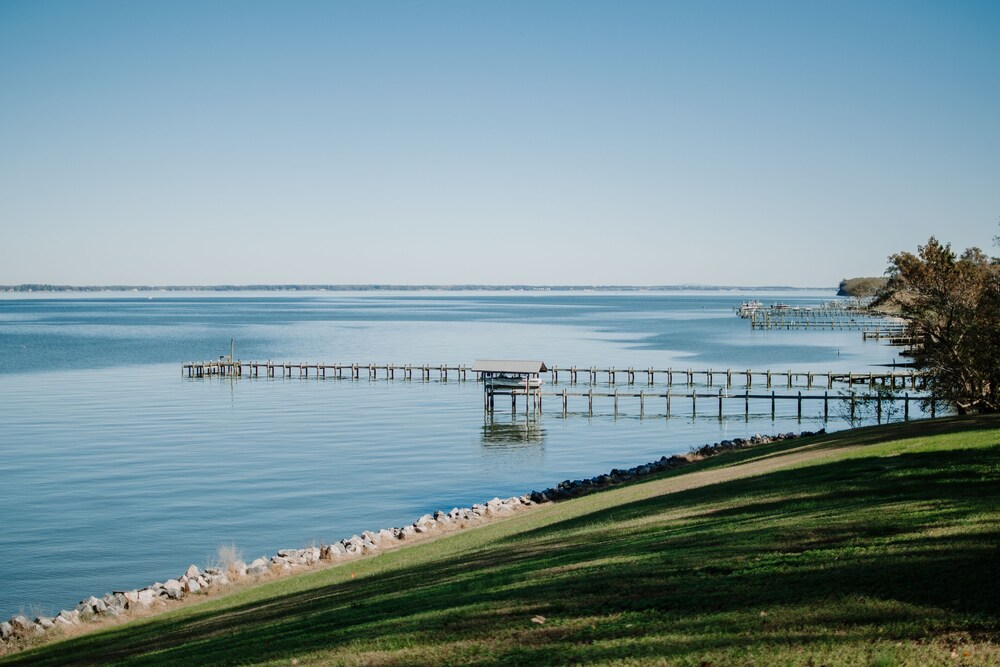 New! Rappahannock River Waterfront Stay w Expansive Views, Fireplace, Pool