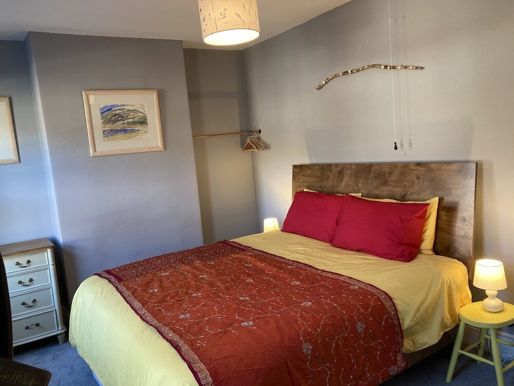 Victorian midterraced 3 bedroom house close to Exeter city centre