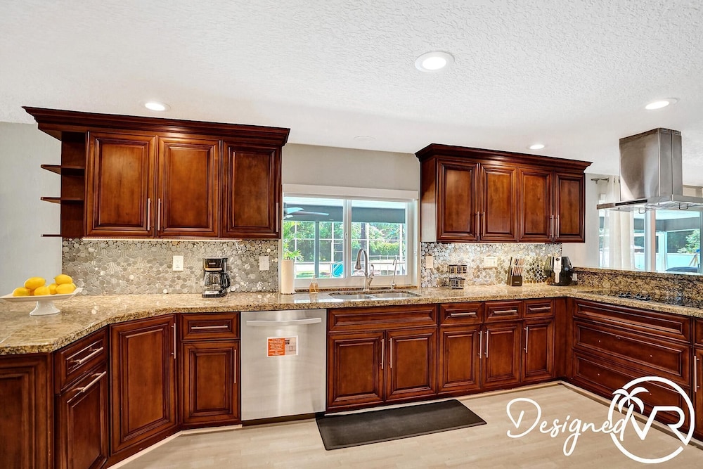 🌴🌴 Reunion Resort 7 BR w/Private Heated POOL & Fun-spaces 🏀🏸 🏐 𝘉𝘺 𝘋𝘦𝘴𝘪𝘨𝘯𝘦𝘥𝘝𝘙