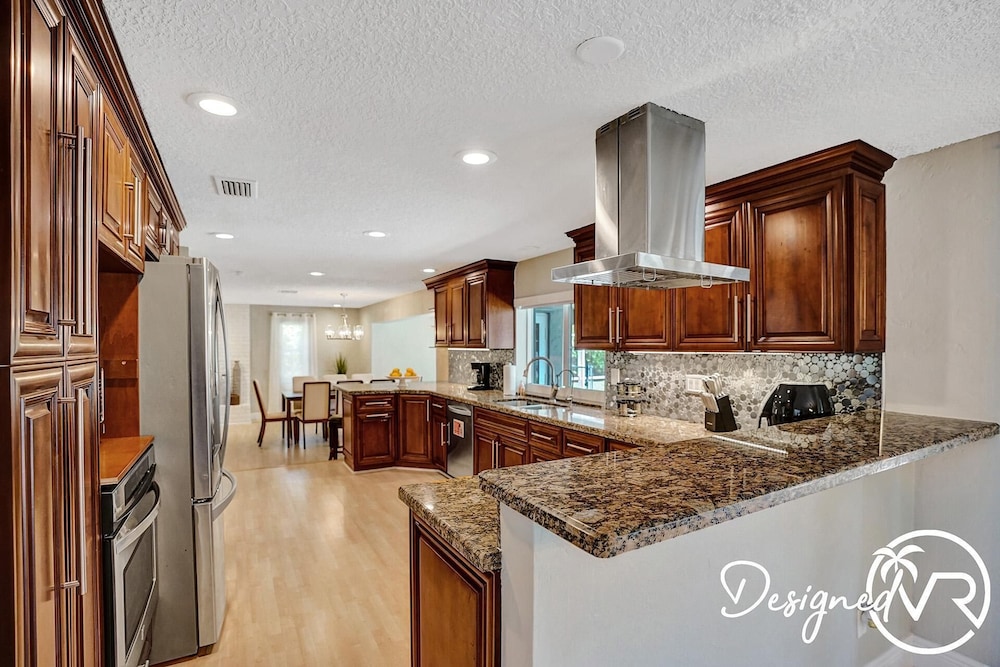 🌴🌴 Reunion Resort 7 BR w/Private Heated POOL & Fun-spaces 🏀🏸 🏐 𝘉𝘺 𝘋𝘦𝘴𝘪𝘨𝘯𝘦𝘥𝘝𝘙