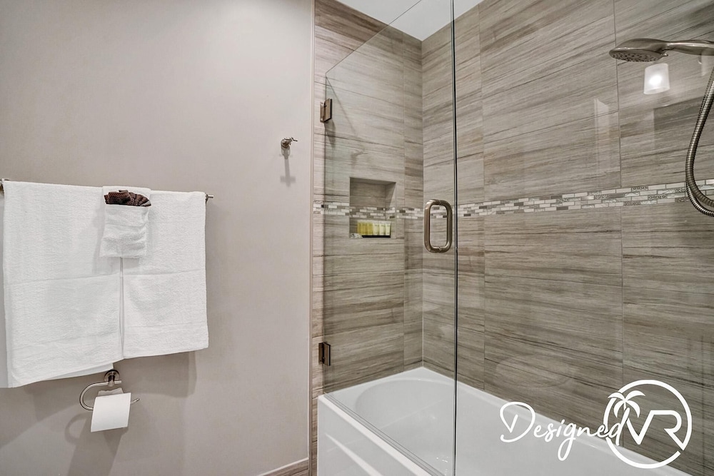 🌴🌴 Reunion Resort 7 BR w/Private Heated POOL & Fun-spaces 🏀🏸 🏐 𝘉𝘺 𝘋𝘦𝘴𝘪𝘨𝘯𝘦𝘥𝘝𝘙