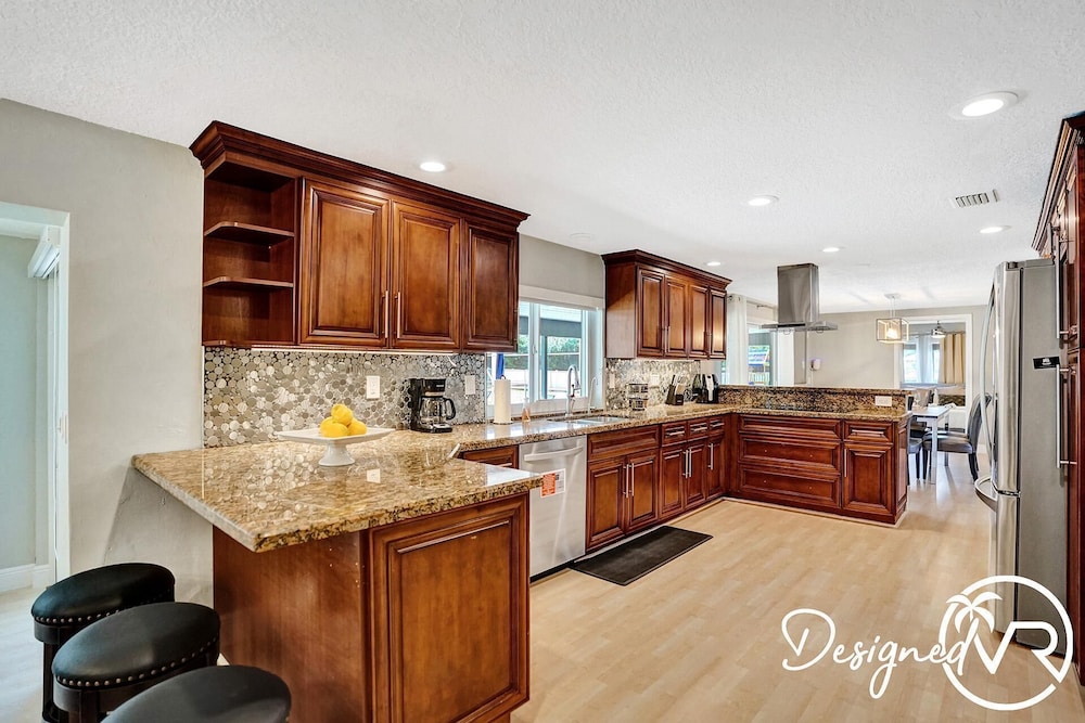 🌴🌴 Reunion Resort 7 BR w/Private Heated POOL & Fun-spaces 🏀🏸 🏐 𝘉𝘺 𝘋𝘦𝘴𝘪𝘨𝘯𝘦𝘥𝘝𝘙