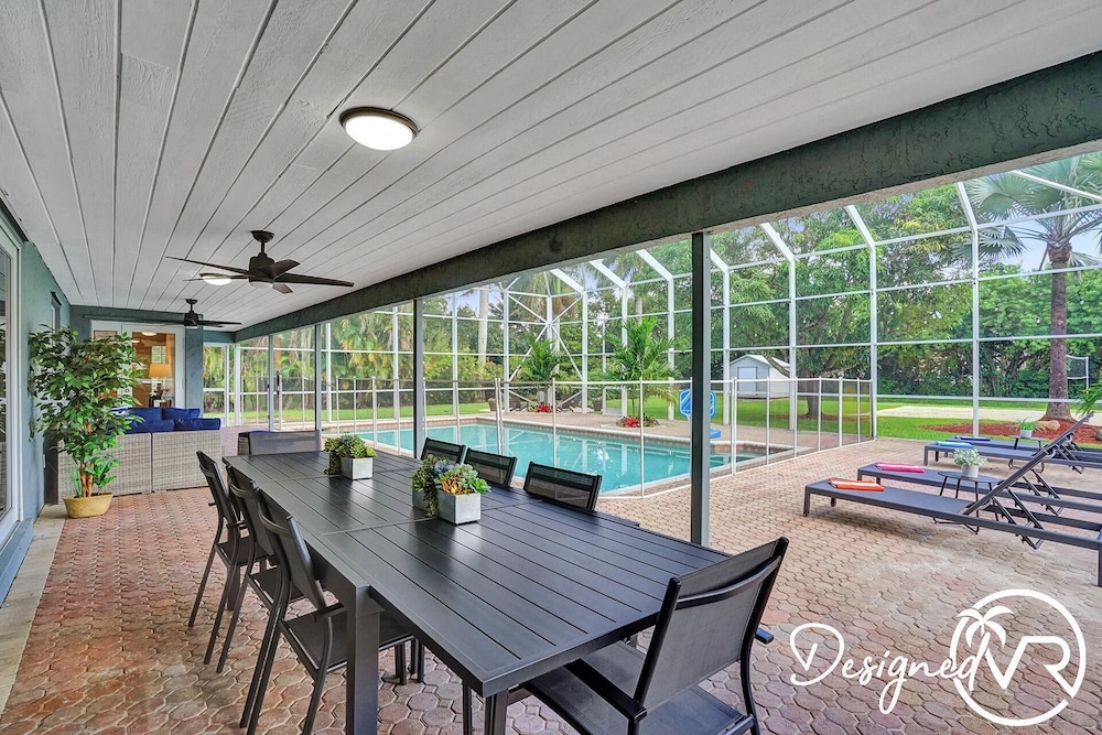 🌴🌴 Reunion Resort 7 BR w/Private Heated POOL & Fun-spaces 🏀🏸 🏐 𝘉𝘺 𝘋𝘦𝘴𝘪𝘨𝘯𝘦𝘥𝘝𝘙