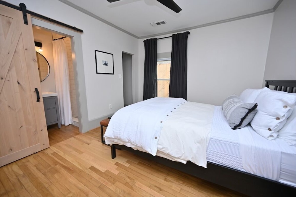 Backstage Gallery House Decatur Vrbo