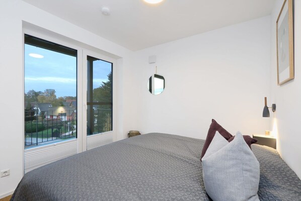 Superior Condo | Cribs/infant beds, free WiFi, bed sheets