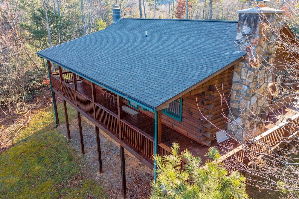 ** Beautiful Man in the Moon Lodge! Fire-Pit, Private, Easy Access, Wifi!!