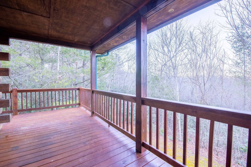 ** Beautiful Man in the Moon Lodge! Fire-Pit, Private, Easy Access, Wifi!!