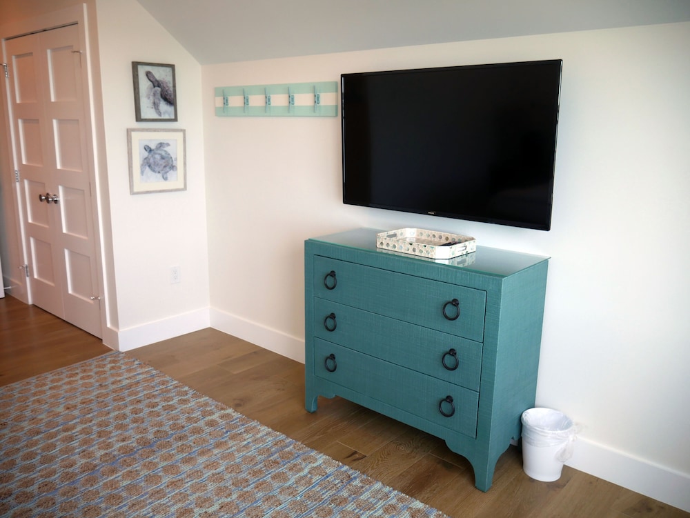 A Tropical Luxury Getaway, Your own private resort!! Little Torch Key