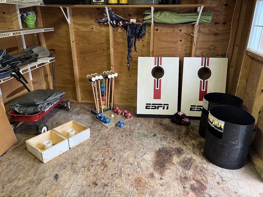 The Lilly Pad: Clean and quiet house close to beaches, dining, and golf!