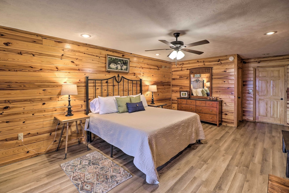 Piney Bluff Retreat with Mountain Views! Izard County Vrbo
