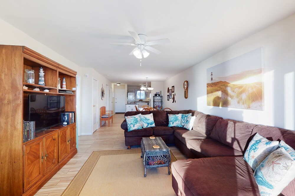Bayfront Condo Steps from the Fishing Pier with Patio, WiFi, Central AC & W/D