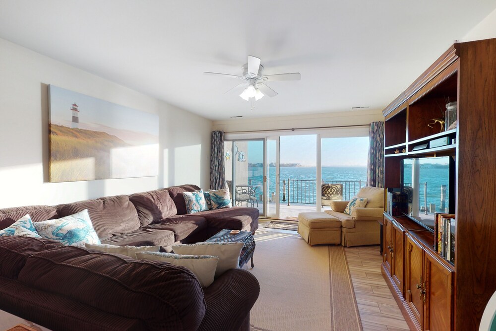 Bayfront Condo Steps from the Fishing Pier with Patio, WiFi, Central AC & W/D