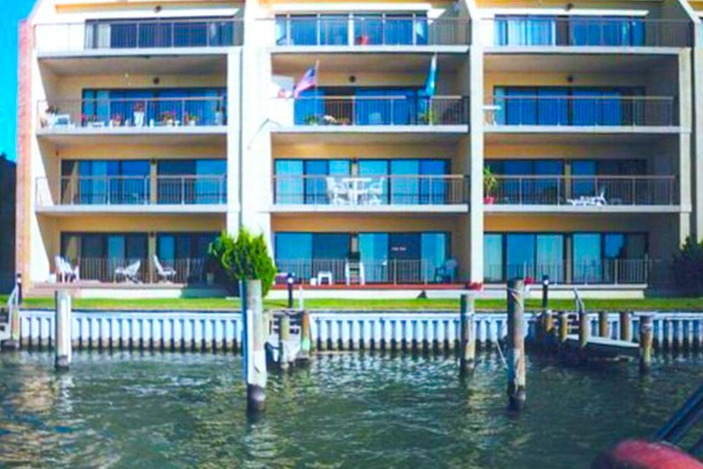 Bayfront Condo Steps from the Fishing Pier with Patio, WiFi, Central AC & W/D