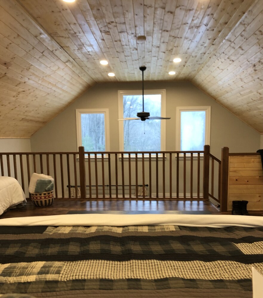 Cottage on 7 acres between West Jefferson and Boone. Pet Friendly