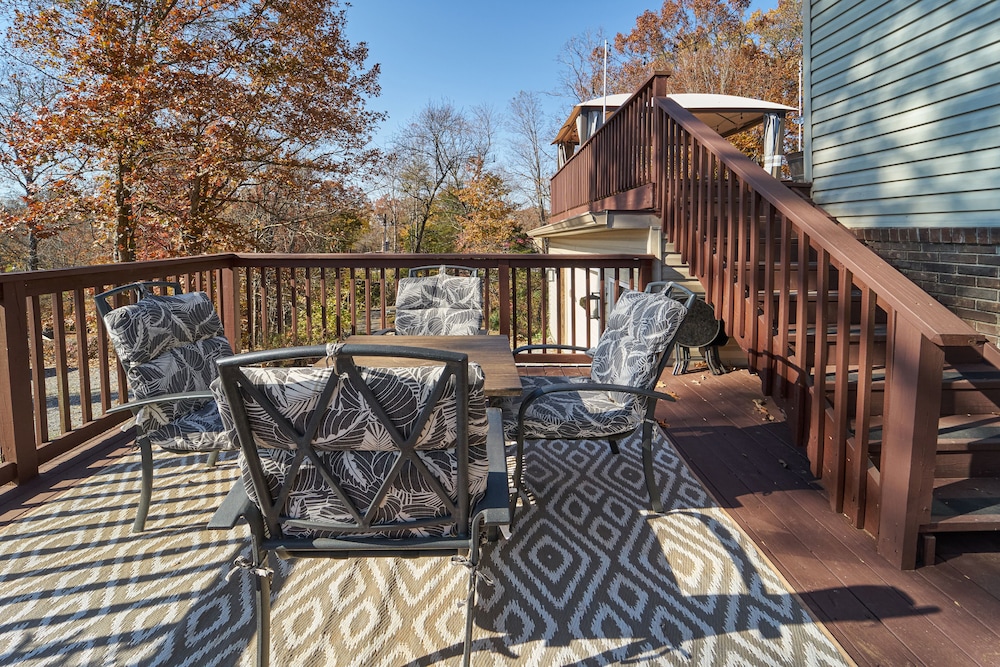 Charming Renovated 4BR Smoky Mountain Getaway