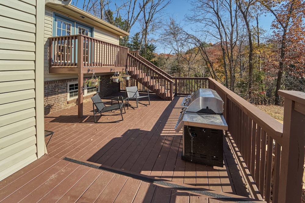 Charming Renovated 4BR Smoky Mountain Getaway