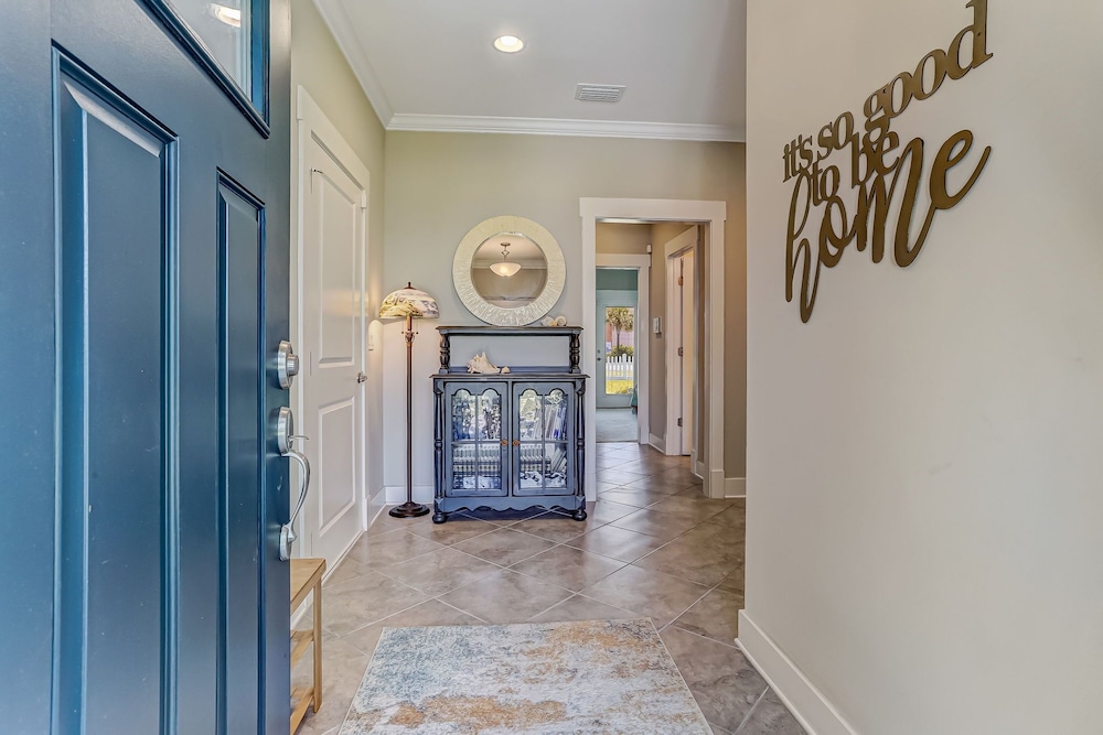 Pet Friendly Luxury Home Directly Across from the Beach Access