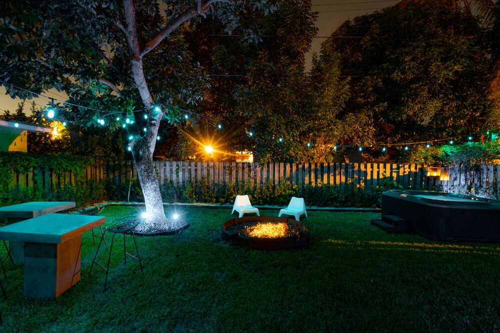 Unique 3bd Villa / 7 Seats hot tub / Sleeps 8