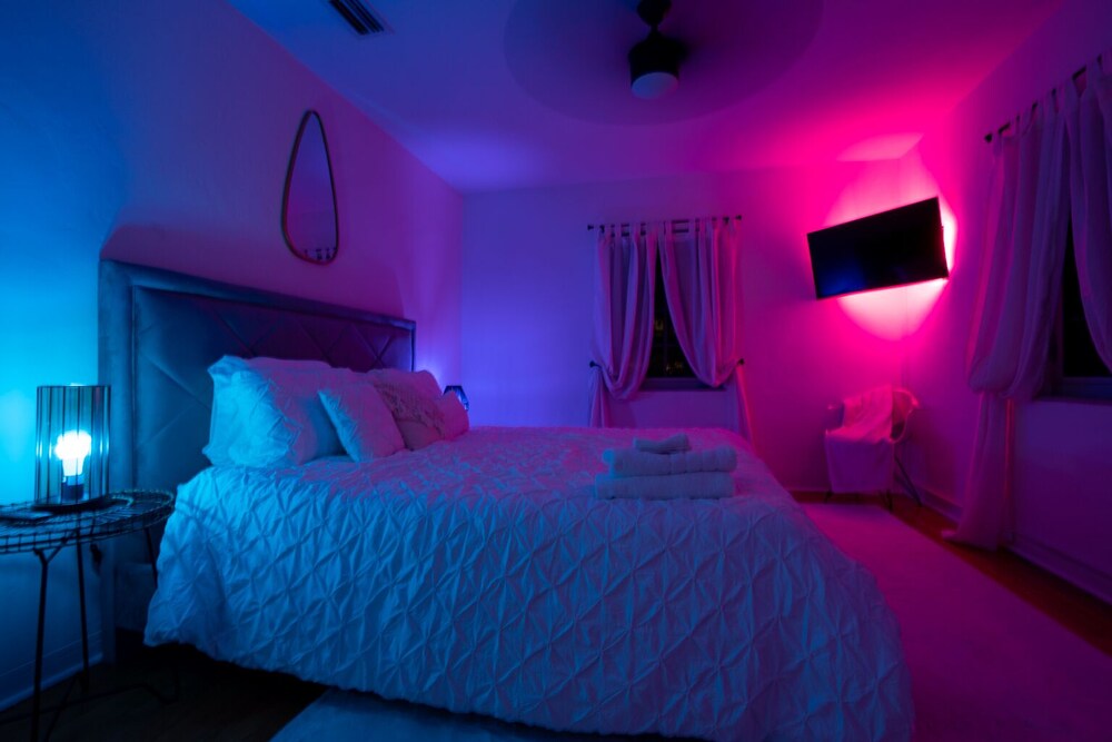 Unique 3bd Villa / 7 Seats hot tub / Sleeps 8