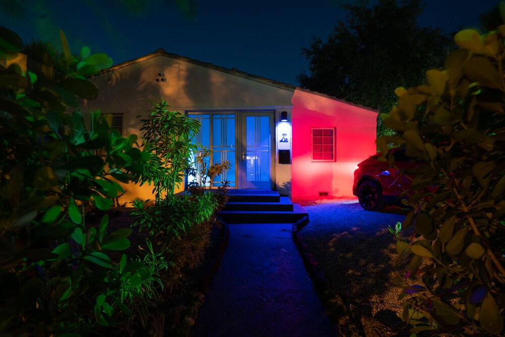 Unique 3bd Villa / 7 Seats hot tub / Sleeps 8