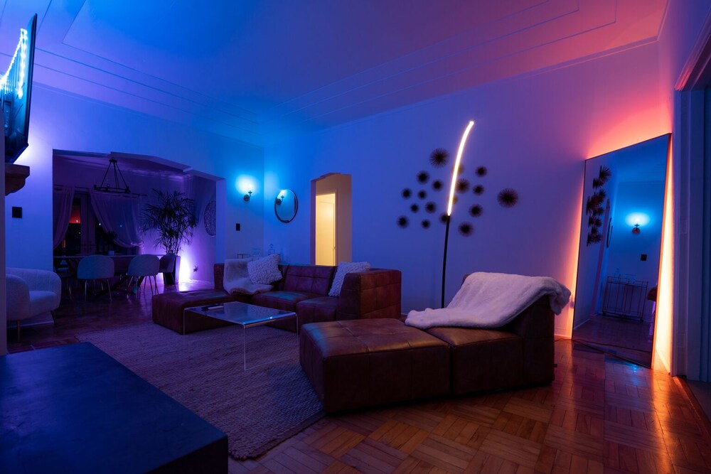 Unique 3bd Villa / 7 Seats hot tub / Sleeps 8