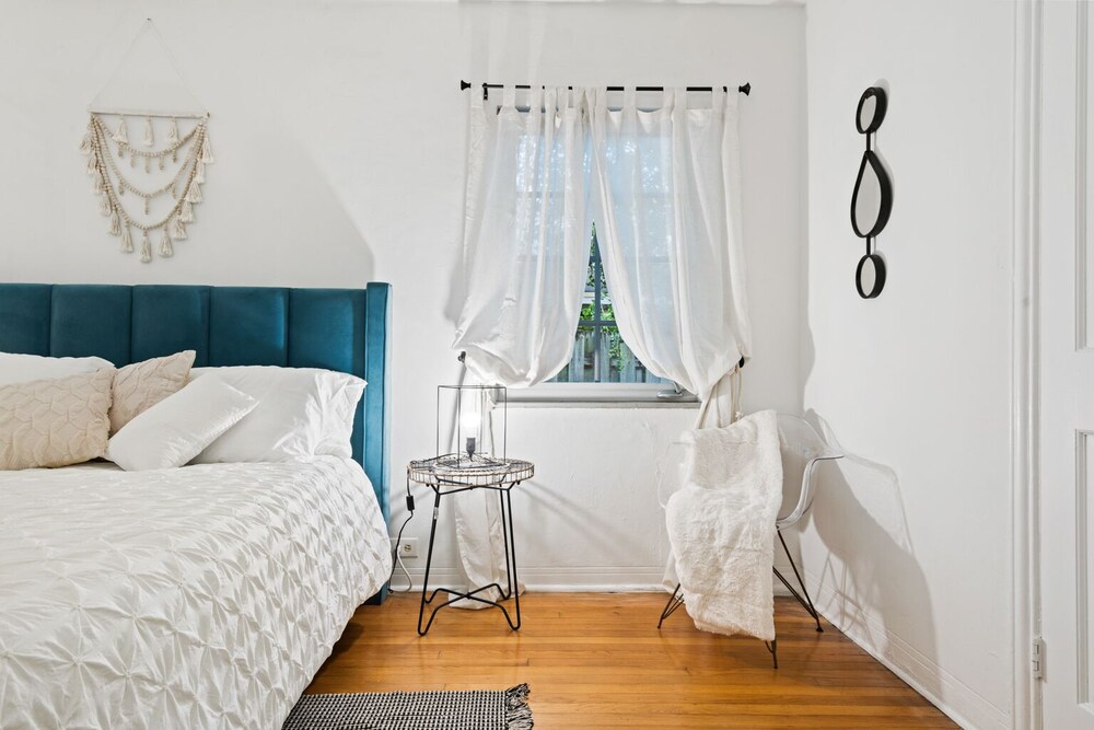 Unique 3bd Villa / 7 Seats hot tub / Sleeps 8