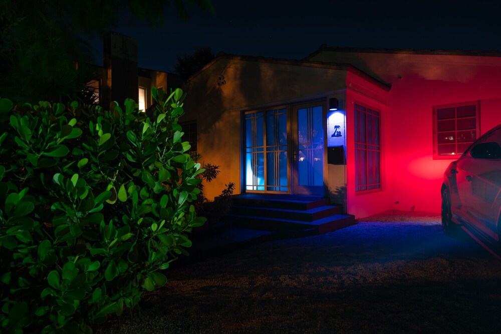 Unique 3bd Villa / 7 Seats hot tub / Sleeps 8