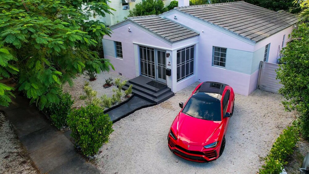 Unique 3bd Villa / 7 Seats hot tub / Sleeps 8