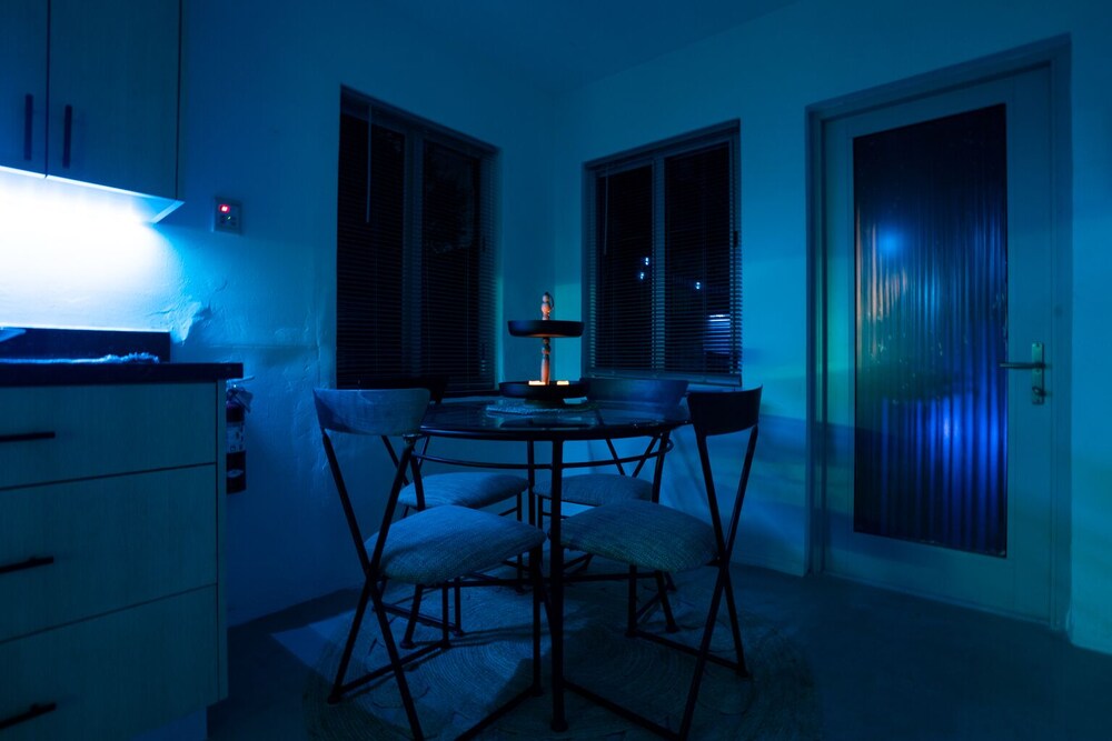 Unique 3bd Villa / 7 Seats hot tub / Sleeps 8