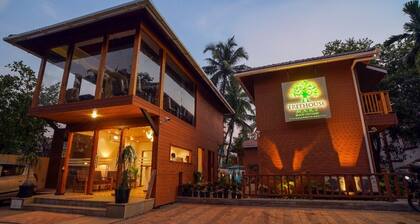 Treehouse MARS Beach Cottages