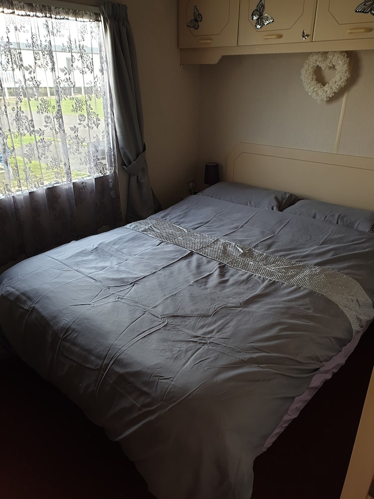 Newly Decorated Static Caravan in East Mersea Isla