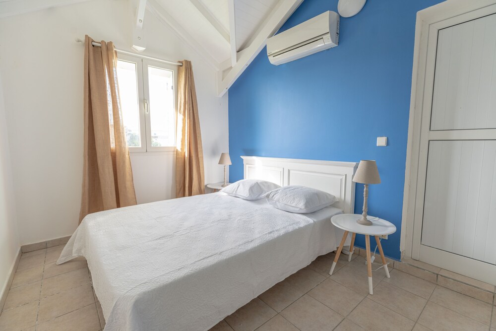 Ti Kano, magnificent duplex with sea view and direct beach access