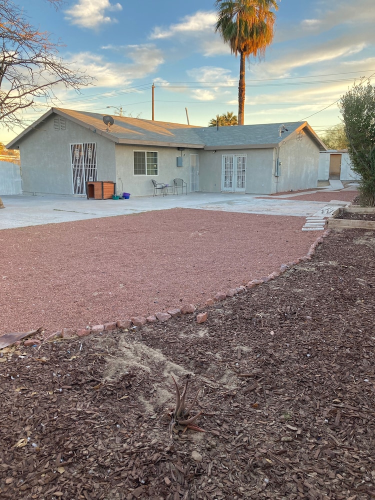 Jacuzzi Tub Studio? Welcome to Las Vegas!