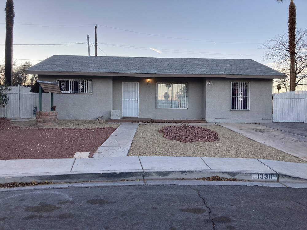 Jacuzzi Tub Studio? Welcome to Las Vegas!