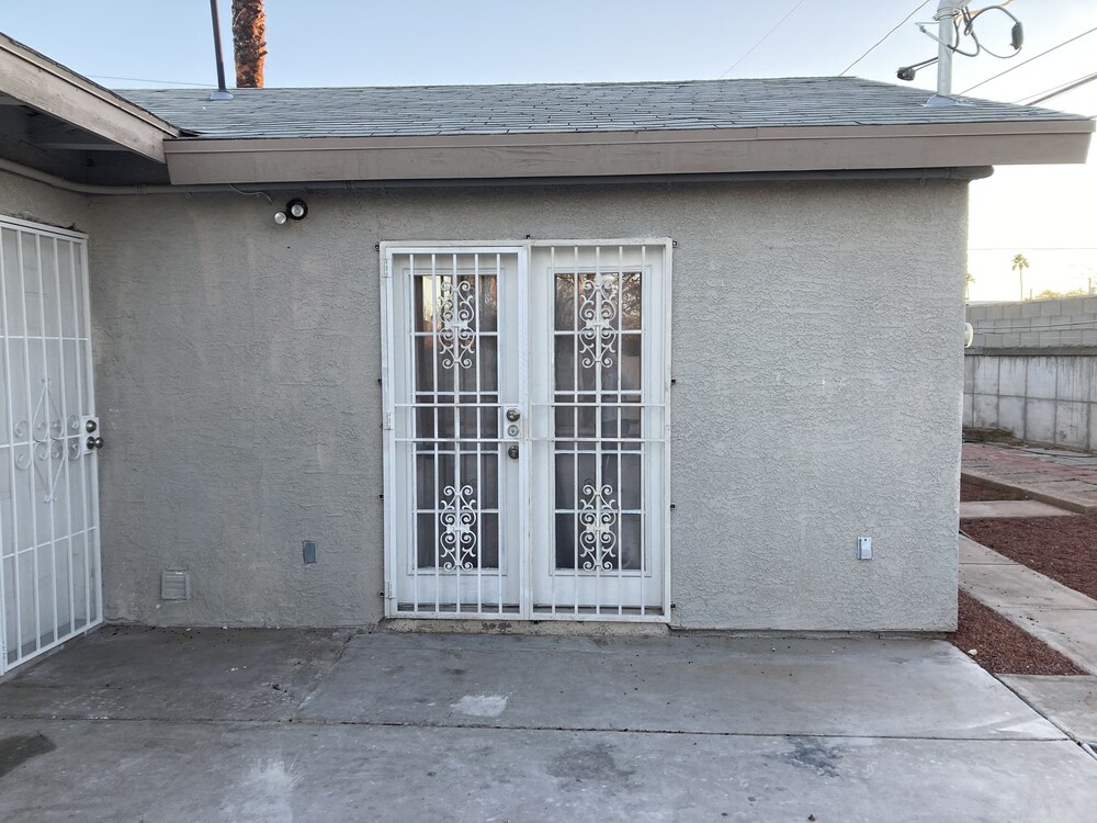Jacuzzi Tub Studio? Welcome to Las Vegas!