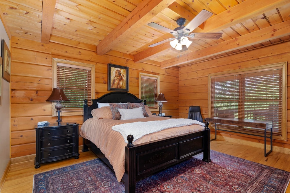 Sweetwater Lodge Luxury Log Cabin Rental Haywood County Vrbo