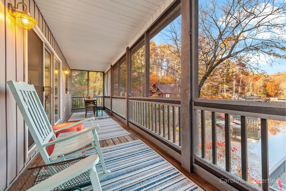 NEW!!  The Cottage at Grey Logs Cove by Carolina Properties