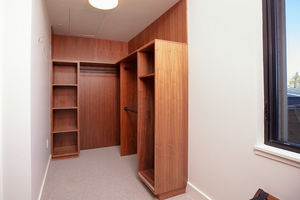 Town Hill Penthouse Ski In/Out at Snow King w/ Deck w/Hot