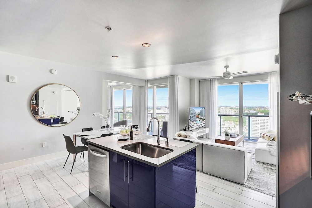 Penthouse: 2 Bedroom, 2 Bath Luxury Suite at the W Hotel