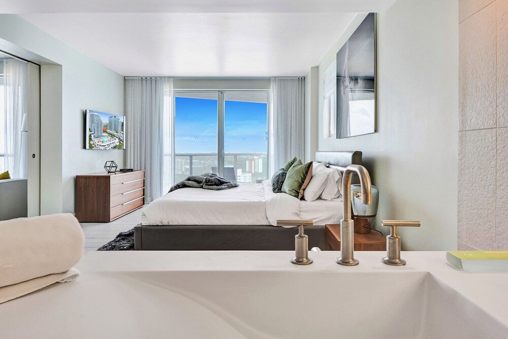 Penthouse: 2 Bedroom, 2 Bath Luxury Suite at the W Hotel