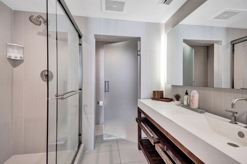 Penthouse: 2 Bedroom, 2 Bath Luxury Suite at the W Hotel