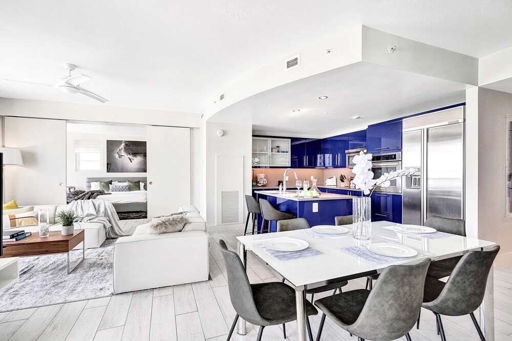 Penthouse: 2 Bedroom, 2 Bath Luxury Suite at the W Hotel