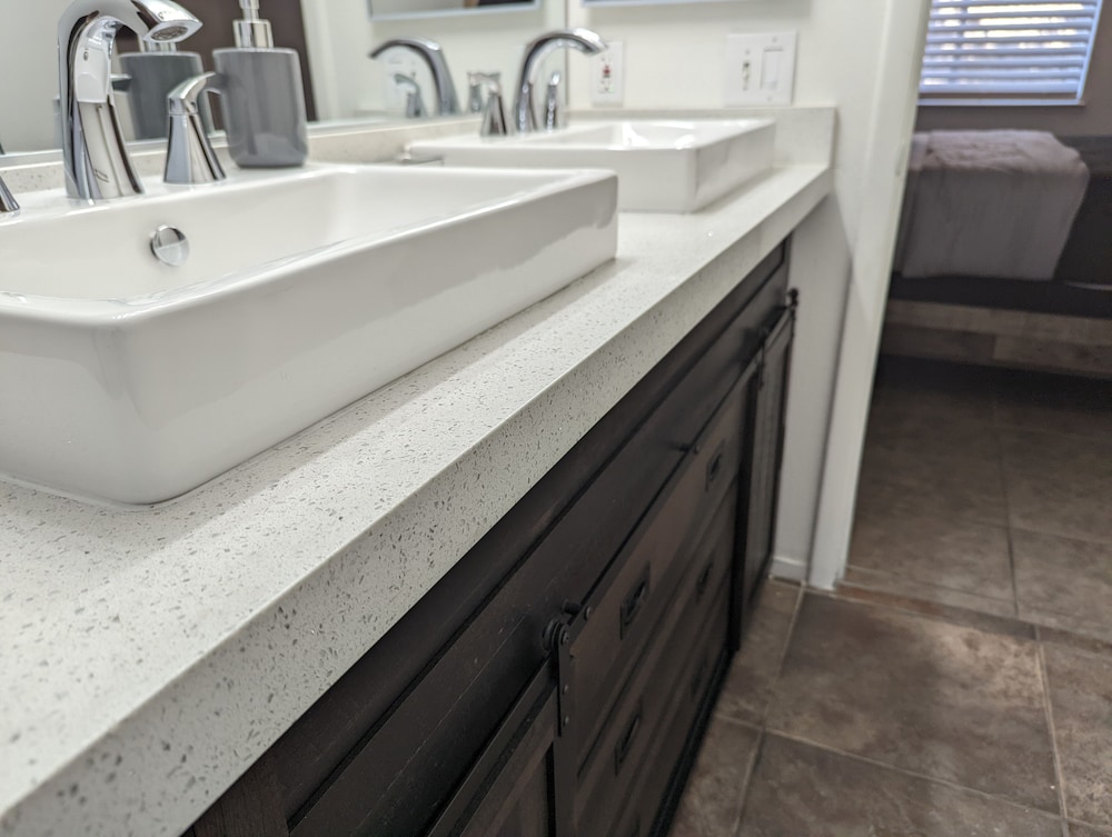 Shared cozy modernized residential home in Las Vegas (Master Bedroom)