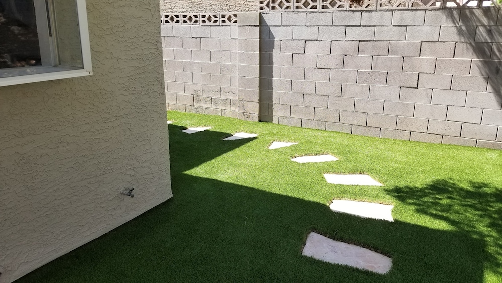 Shared cozy modernized residential home in Las Vegas (Master Bedroom)