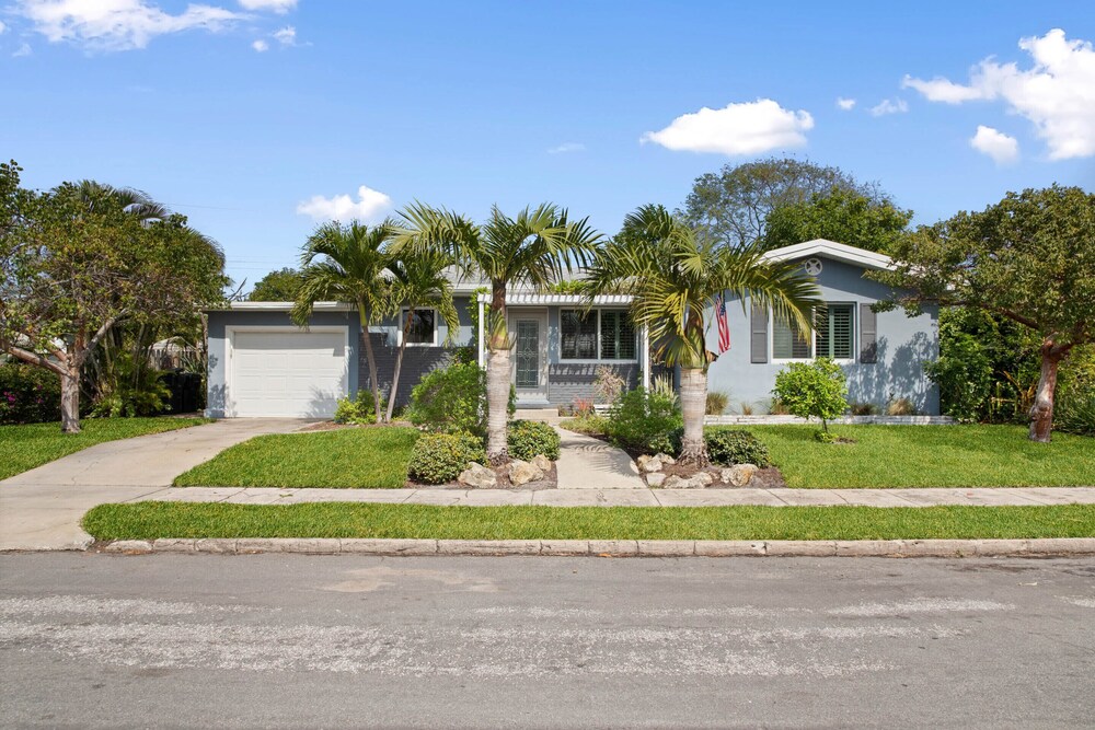 3/2 POOL-GOLF- BEACH/ HOUSE ESCAPE w Outdoor Shower