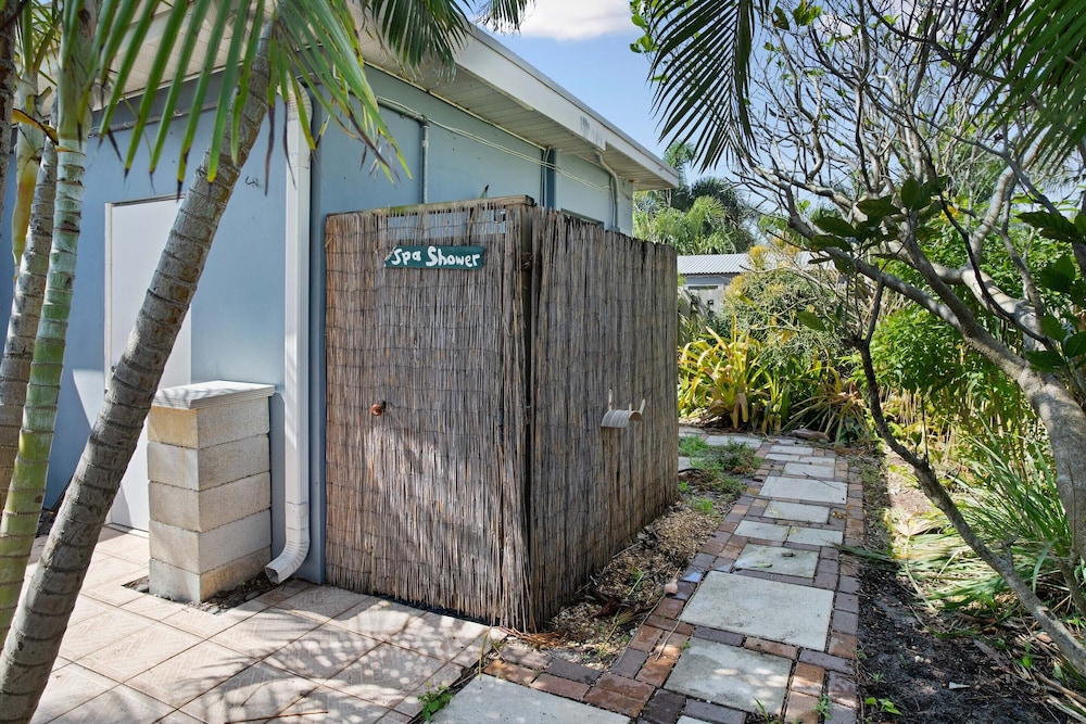 3/2 POOL-GOLF- BEACH/ HOUSE ESCAPE w Outdoor Shower