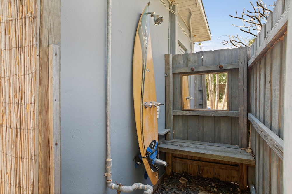 3/2 POOL-GOLF- BEACH/ HOUSE ESCAPE w Outdoor Shower