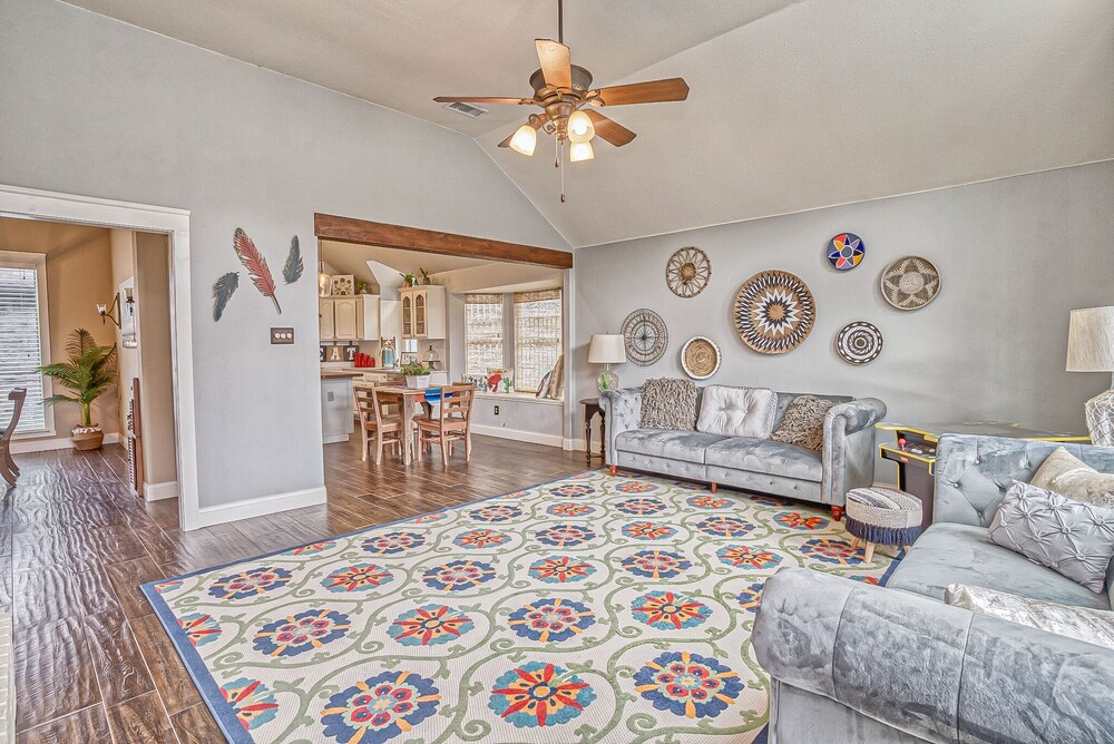 Entire home with private spa and pool! North Richland Hills Vrbo