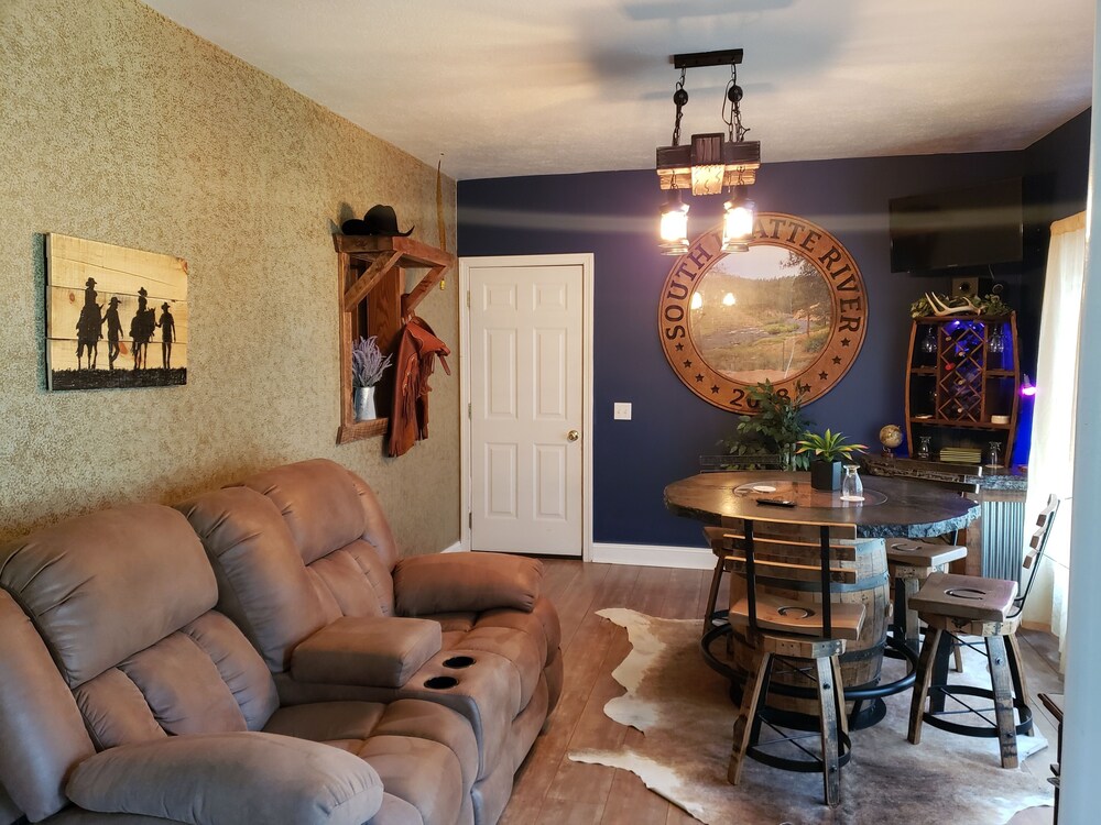 Living room, Cowgirl Quarters