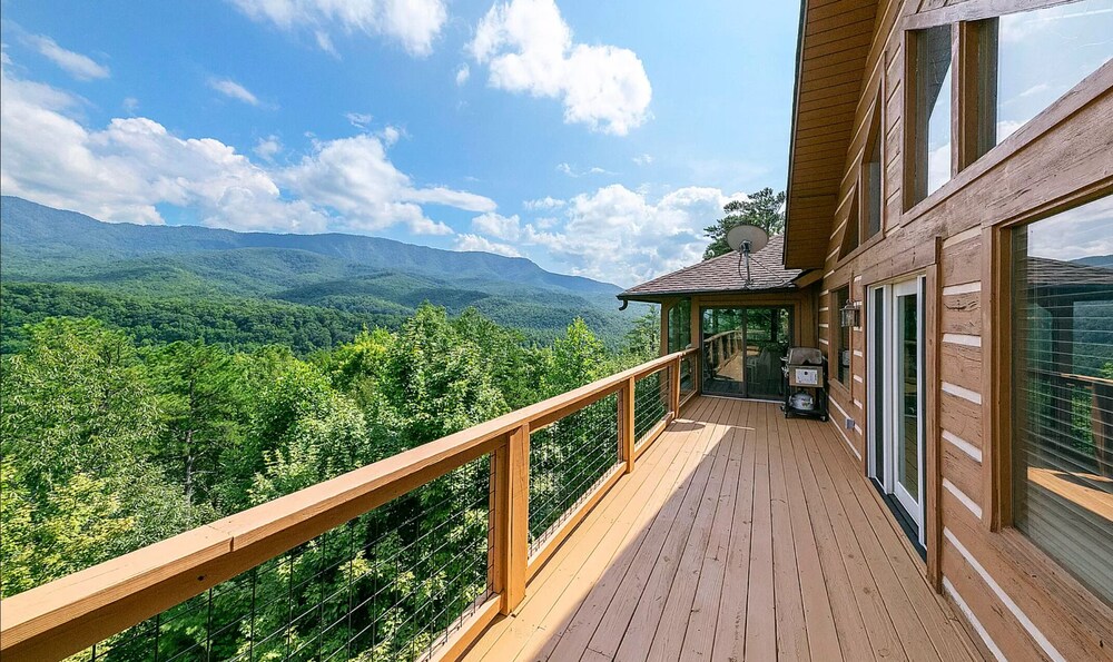 STUNNING View, PRVT Mountain Cabin, Sauna, MovieRm